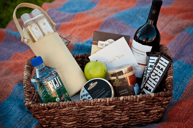 10 Tips For The Perfect Welcome Basket - New Jersey Bride